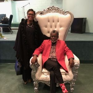 Meet your Posher, Gregory